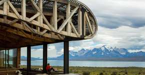 Hotel na Patagônia chilena tem vista das Torres del Paine