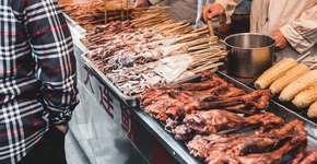 Empresa contrata pessoa para viajar o mundo e comer de graça 