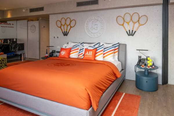 Cama e decoração da suíte do Pullman São Paulo Ibirapuera