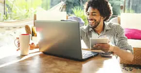 Trabalho remoto oferece mais flexibilidade e possibilidades de conciliar emprego e turismo