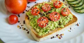 Aprenda a fazer o verdadeiro avocado toast