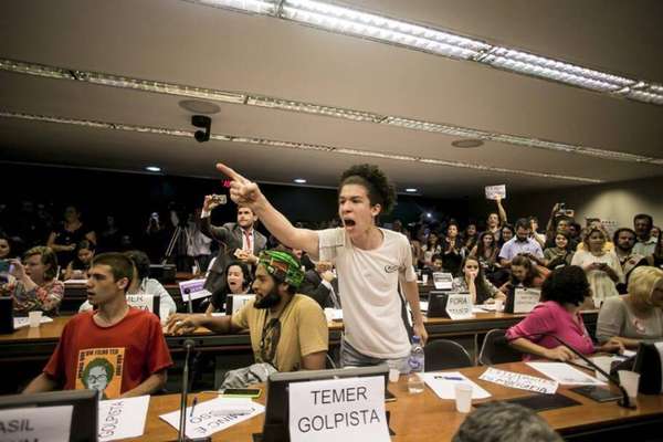 Ato foi realizado no plenário da Câmara dos Deputados