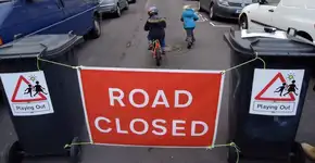 Projeto na Inglaterra fecha ruas para que crianças possam brincar