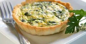 Aprenda a fazer um quiche de espinafre com ricota