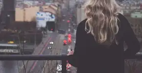 9 cantadas traumáticas que as mulheres recebem na rua