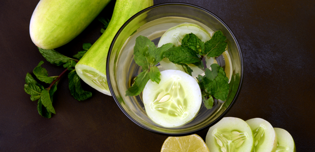 Salada de pepino com hortelã super refrescante e saudável