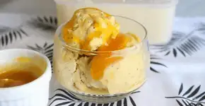 Faça um delicioso sorvete de maracujá com calda usando apenas 5 ingredientes