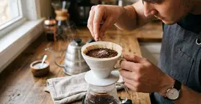 Colocar uma pitada de sal no café antes de coar: para que serve e por que é recomendado
