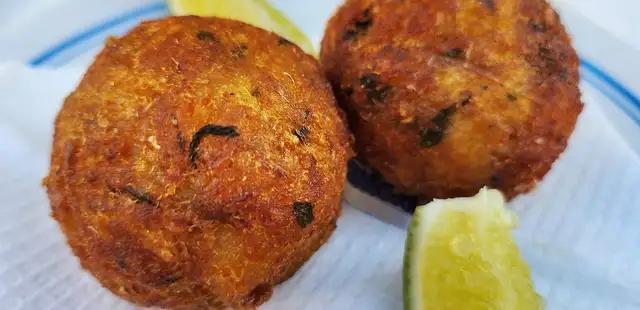 Bolinho de bacalhau na Airfyer: crocante e simplesmente delicioso