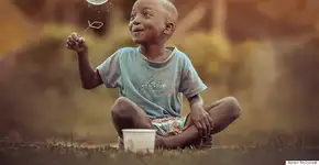 Com lindas imagens, fotógrafo registra magia da infância