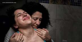 Mãe é sempre mãe: confira fotos de mães apoiando suas filhas na hora do parto