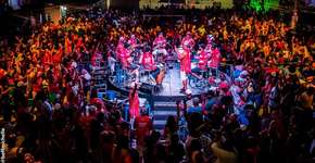 Pagode da 27 comanda roda na Vila Madalena