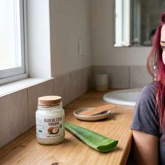 Featured mobile: Para que serve aplicar óleo de coco e aloe vera em cabelos tingidos e como fazê-lo de forma correta?