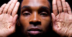 Mulher escreve bilhetes com ofensas racistas para vizinhos em Santos