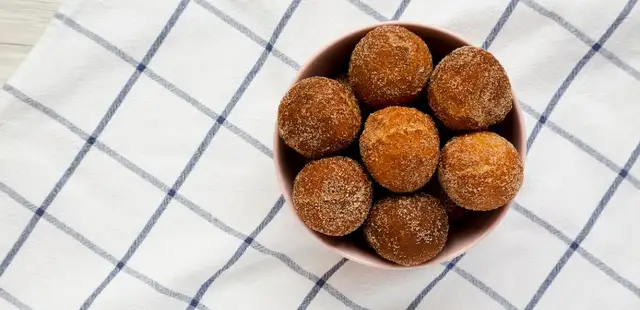 Bolinho de chuva crocante por fora e macio por dentro