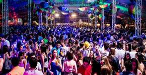 Farofada com Monobloco e João Brasil na Sociedade Rosas de Ouro