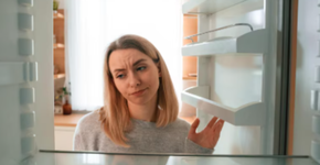 Erro comum que faz o mofo crescer mais rápido na geladeira