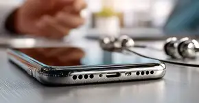 Para que servem os buraquinhos no celular