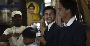 Painel solar feito com cabelo? Sim, existe e foi criado por aluno