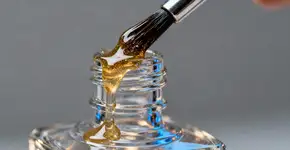 Blindagem para esmalte aumenta a duração da cor nas unhas