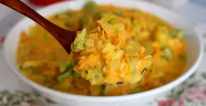 Abobrinha cremosa com cenoura para acompanhar qualquer prato