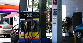 Comando Vermelho ameaça por fogo em postos de gasolina se preço não baixar
