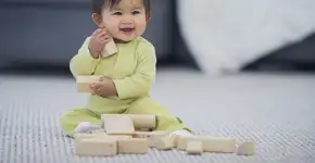 20 brinquedos inspirados no método Montessoriano para bebês