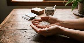 Por que você deve lavar as mãos com sal grosso