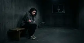 A psicologia afirma que as pessoas que precisam muito pouco dos outros não são emocionalmente inacessíveis, mas sim que expressar abertamente as suas necessidades lhes causava dor, e elas se adaptaram