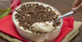 Gelado de doce de leite com 4 ingredientes e pronto em minutos