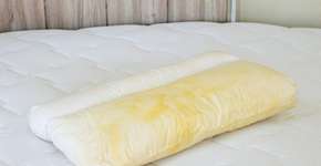 Por que seu travesseiro muda de cor? A explicação é mais séria do que parece