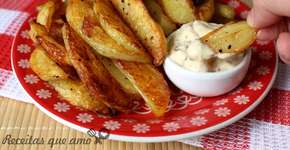 Batata de forno super crocante vai bem com qualquer prato