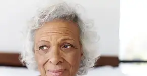 Solidão na velhice aumenta em 31% o risco de desenvolver demência