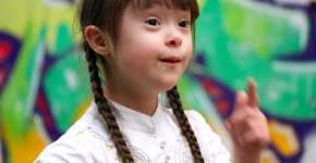 Educação inclusiva beneficia crianças sem deficiência, diz estudo