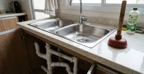 Por que o ralo da cozinha não deve receber água fervendo, principalmente se a tubulação for de PVC