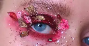 Como fazer uma maquiagem diferentona usando flores e folhas