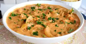 Estrogonofe vegetariano econômico e delicioso