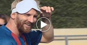 Messi joga de olhos vendados com seleção paralímpica