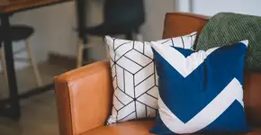 Almofadas limpas e saudáveis: passo a passo para higienizá-las corretamente