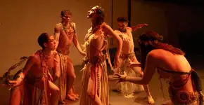 Teatro do Incêndio mergulha no mito para ritualizar a dor em nova montagem