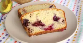 Bolo de frutas fácil e bem fofinho para o café da tarde