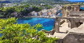 Ischia, na Itália, é explosão de cores e perfumes na primavera