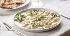 Este gnocchi ao molho gorgonzola vai virar seu novo prato favorito de inverno