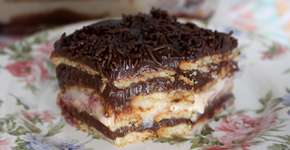 Pavê de brigadeiro com morango de dar água na boca