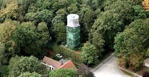 Arquiteto transforma caixa-d’água abandonada em apartamento