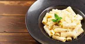 Aprenda a fazer rigatoni com molho de queijo gorgonzola que vai surpreender todo mundo