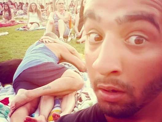 Fotos de casais flagrados em momentos íntimos no espaço público (Reprodução/CollegeHumor)