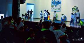 Grupo de MCs usa rap e funk para ensinar que é mais maneiro ostentar educação e saúde do que dinheiro