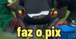 Cofrinho do massagista de Camarões foi o ponto alto do primeiro tempo