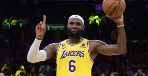 Após eliminação precoce, LeBron James cogita aposentadoria: “Tenho muito a pensar”